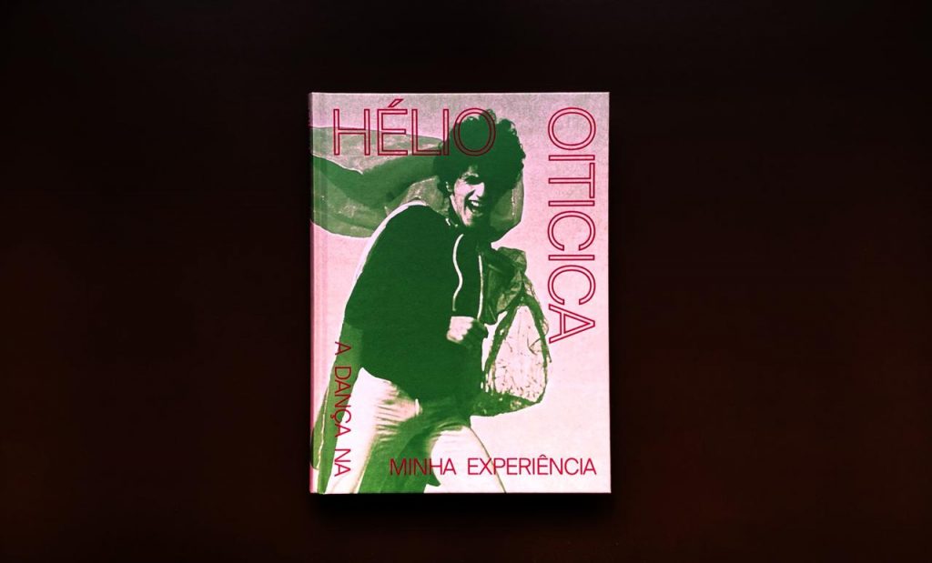 Capa do livro Hélio Oiticica - a dança na minha experiência 