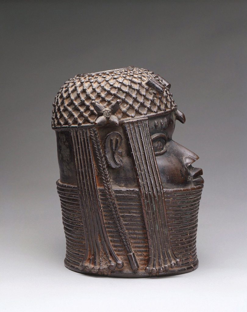 A cabeça de um oba no Benin, de cerca de 1650, foi saqueada duas vezes