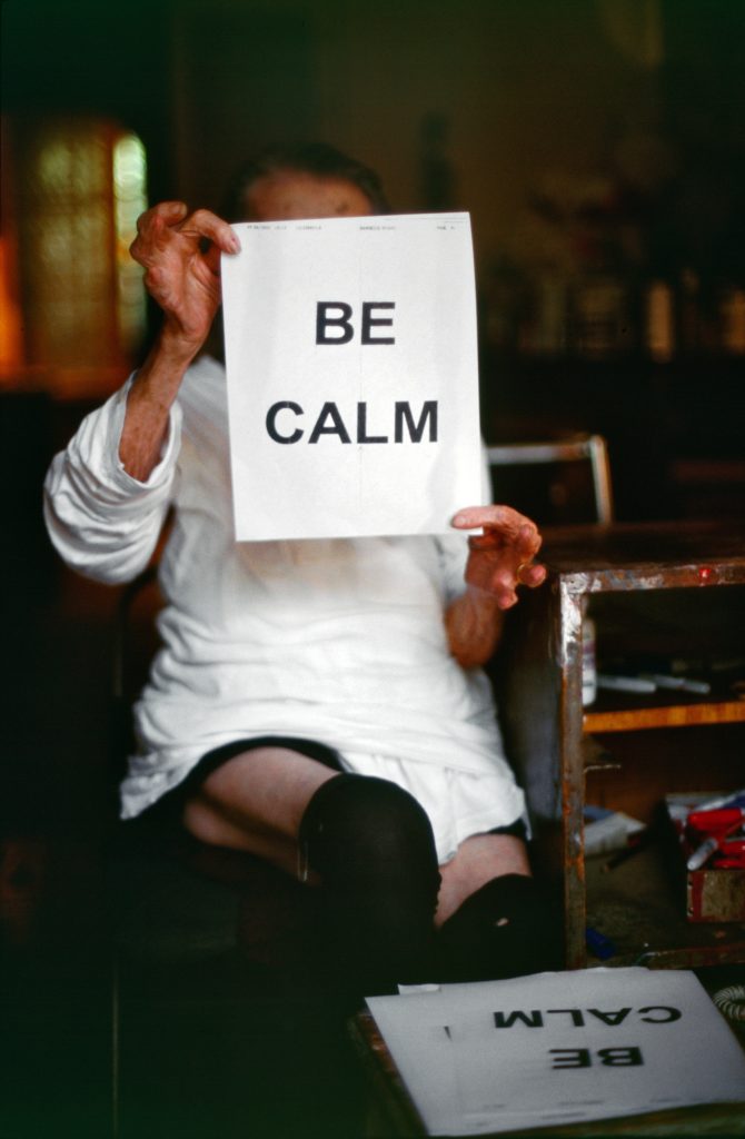 Louise Bourgeois em sua casa em Nova York, 2004. Foto: Pouran Esrafily