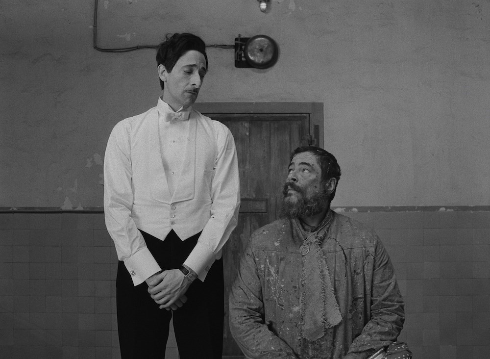 Julian Cadazio, vivido por Adrien Brody, e o artista Rosenthaler, interpretado por Benicio Del Toro