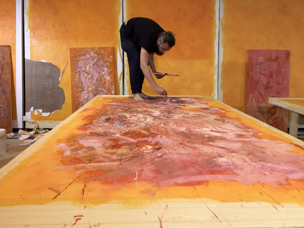 Sandro Kopp pinta a obra-prima do filme A crônica francesa
