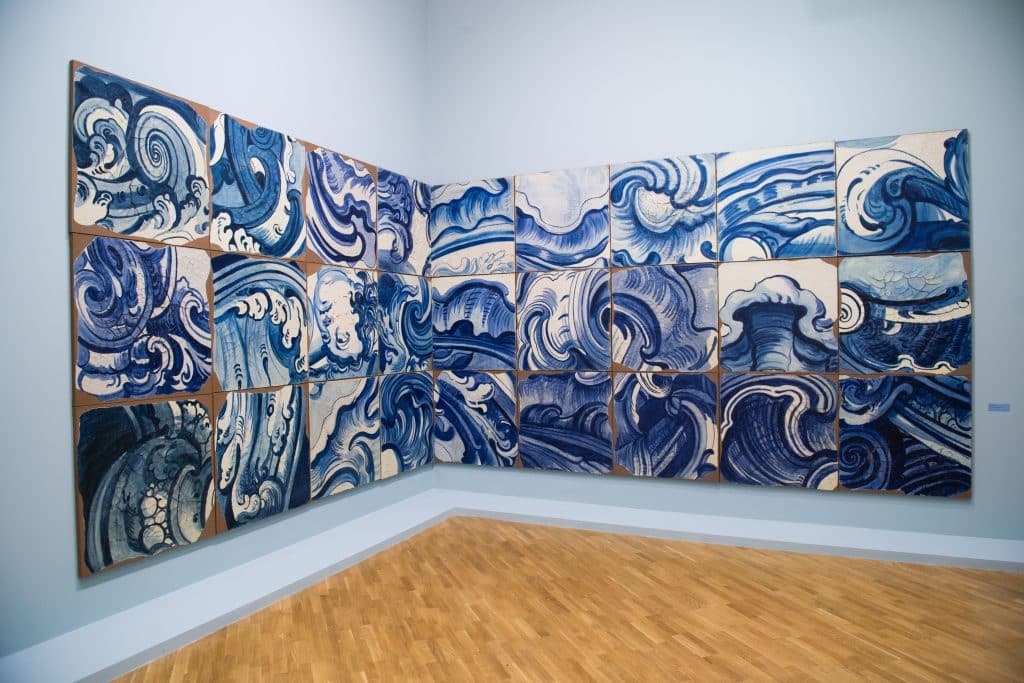 "Suturas Fissuras Ruínas" de Adriana Varejão na Pina Luz para Pinacoteca de São Paulo