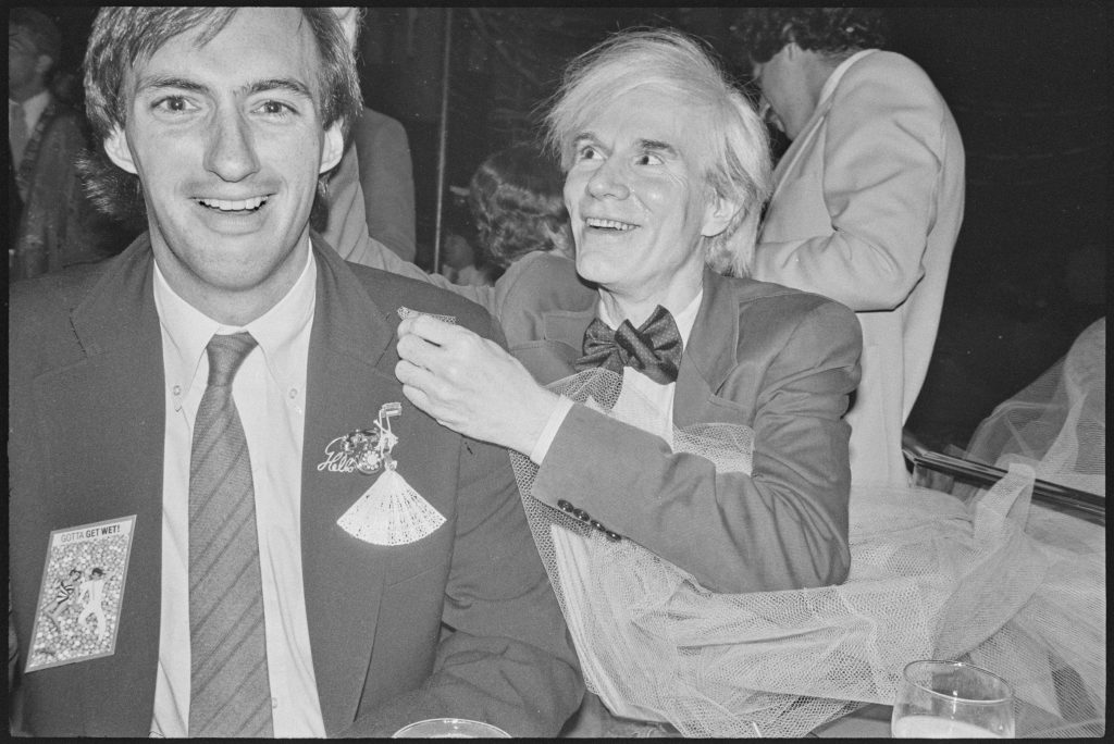 Jon Gould e Andy Warhol, em The Andy Warhol Diaries