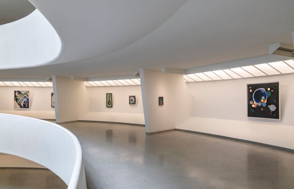Visão da instalação Vasily Kandinsky: Around the Circle, 2021.