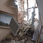 Imagem do interior do Museu de Arte Kuindzhi, após bombardeios.
