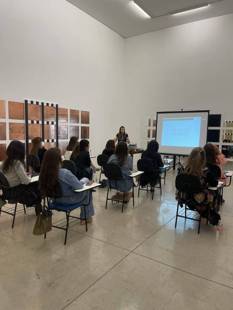 Curso de arte contemporânea na galeria Nara Roesler