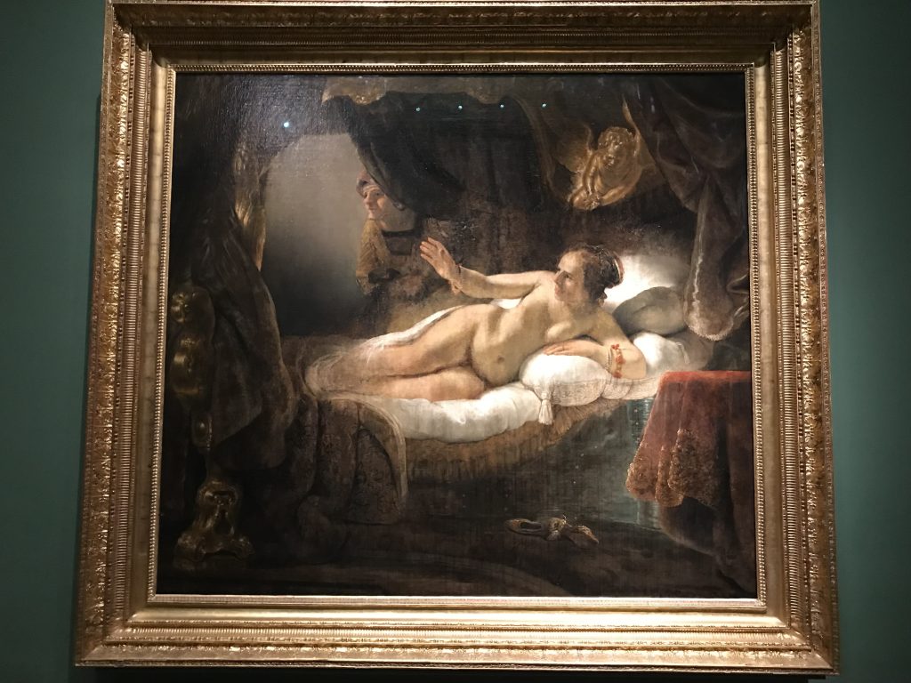 Foto atual da obra danificada por ácido Danaë, pintada por Rembrandt. É possível ver a marca dos danos nas pernas da figura.