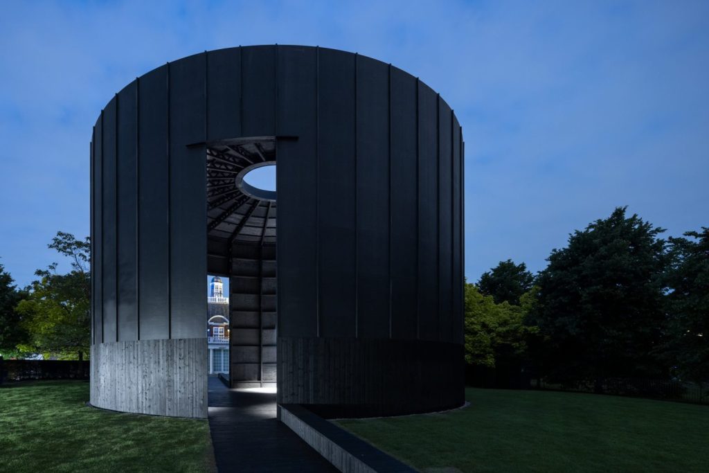 Serpentine Pavilion 2022 designed by Theaster Gates © Theaster Gates Studio. Fotografia: Iwan Baan. Cortesia: Serpentine.